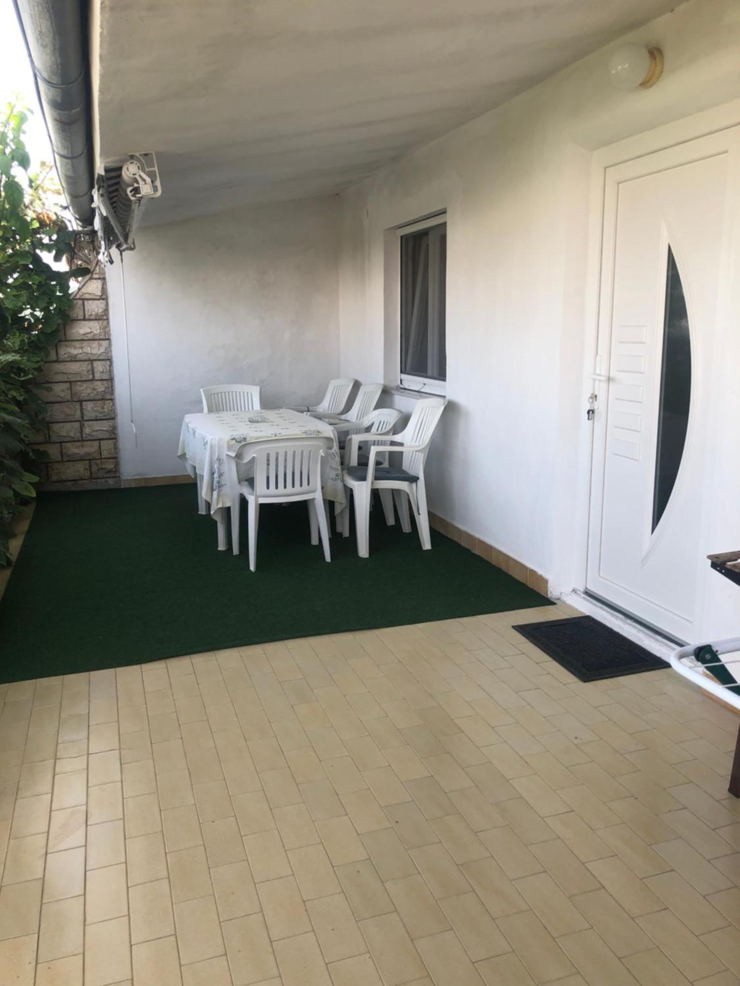 Apartman Suky Sukosan Luaran gambar