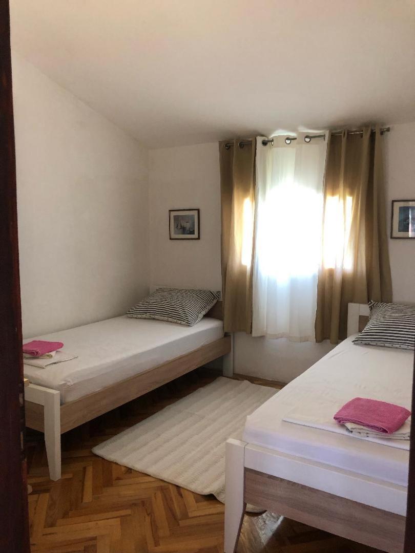 Apartman Suky Sukosan Luaran gambar